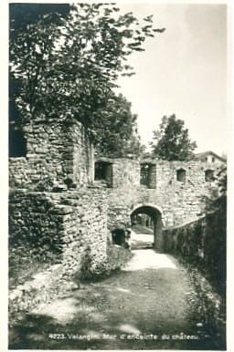 Valangin, mur d'enceinte du chateau